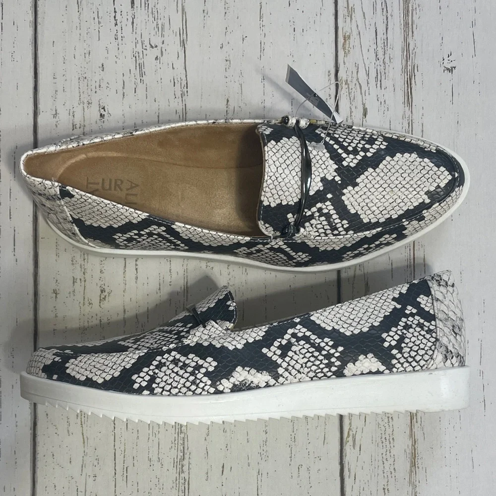 Naturalized Ranger Alabaster Snakeskin Patterned Loafer, size 9, NWT, NIB